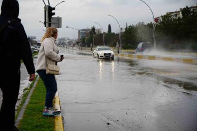 Edirne’de cadde ve sokaklar göle döndü