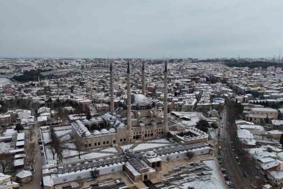 Edirne’de kar yağışı kartpostallık görüntüler oluşturdu