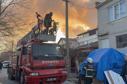 Edirne’de kömürlükler alevlere teslim oldu