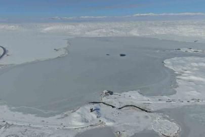 Efsanesi dilden dile dolaşan göl tamamen dondu