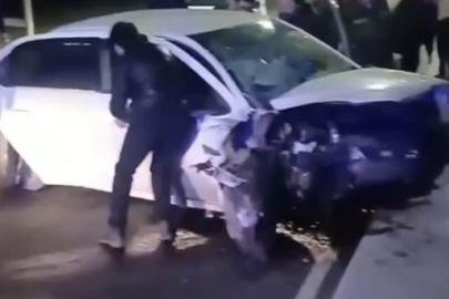 Ehliyetsiz sürücünün kullandığı otomobil başka bir araçla kafa kafaya çarpıştı: 4 yaralı