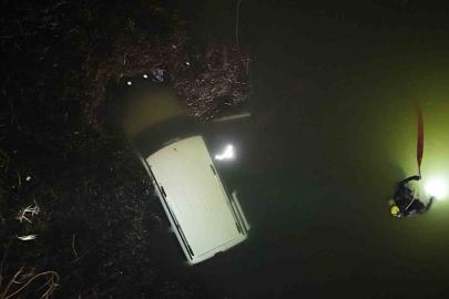 El freni çekilemeyen araç, düştüğü Porsuk Çayı’ndan 4 saat sonra çıkarıldı