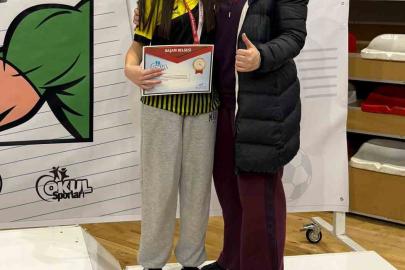 Elazığ’a bilek güreşinde 3 madalya