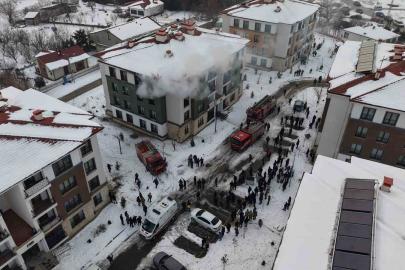 Elazığ’da apartman dairesinde yangın: 11 kişi dumandan etkilendi