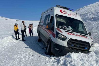 Elazığ’da hasta çocuk greyderle ambulansa ulaştırıldı