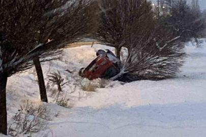 Elazığ’da otomobil devrildi