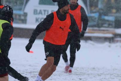 Elazığspor yoğun kar yağışı altında çalıştı