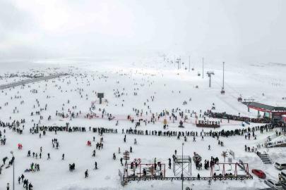 Erciyes sömestirin ilk hafta sonunda 250 bin kişiyi ağırladı