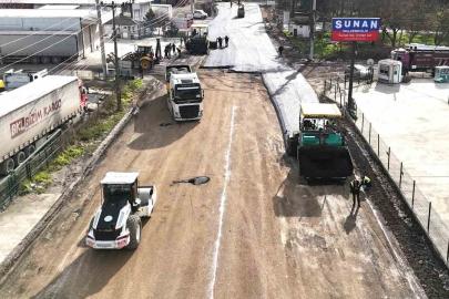 Erenler’de sanayi hattının asfaltı yenileniyor