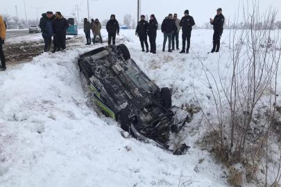 Erzincan’da polis aracı şarampole uçtu: 2 polis yaralandı