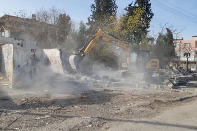 Erzin’e 47 yıldır hizmet eden sanayi sitesi yıkılıyor