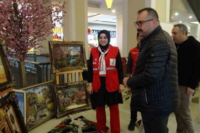 Erzurum Kızılay kadın kollarından Gazze, Filistin ve Sudan için hayır çarşısı