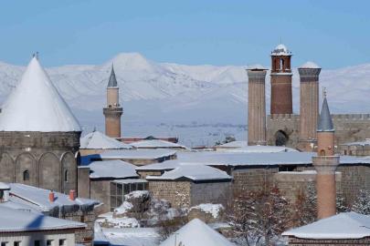 Erzurum merkezde okullara kar tatili
