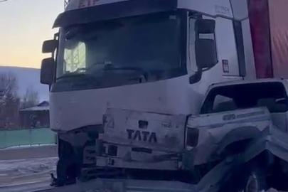Erzurum’da yollardaki buzlanma trafik kazalarına neden oldu