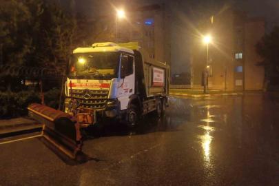 Esenyurt Belediyesi olumsuz hava şartlarına karşı 24 saat görev başında