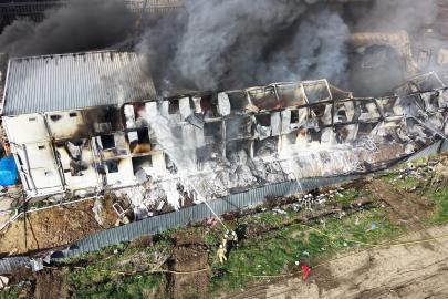 Esenyurt’ta işçilerin kaldığı büyük konteyner alev alev yandı