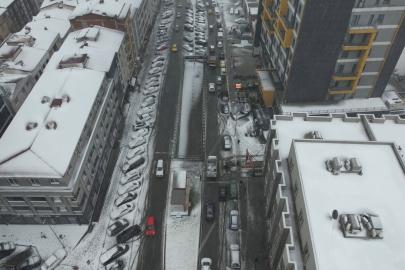 Esenyurt’ta kar yağışı etkili oluyor, beyaza bürünen bölge havadan görüntülendi