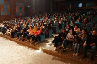 Esenyurt’ta tiyatro dolu bir sezon: Her ay 3 oyun sahnelendi