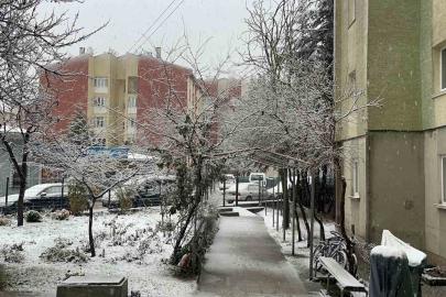 Eskişehir’de sabah saatlerinde kar yağışı etkili oldu