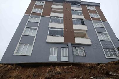 Ev sahibi, duvar çökmesini ’deprem’ zannetmiş