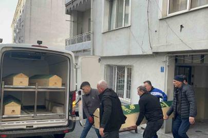 Evinde istiflediği giysi yığınlarının arasında ölü bulundu