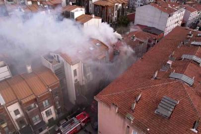 Fatih’te 3 katlı binada çıkan yangın paniğe neden oldu