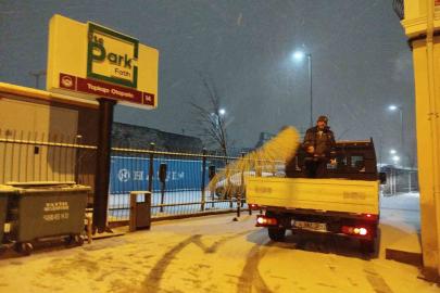 Fatih’te kar mesaisi: 350 personel, 80 araç sahada