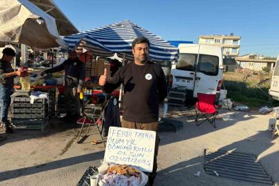 Ferdi Tayfur’un ölüm yıldönümünde lokum ve bisküvi dağıttı