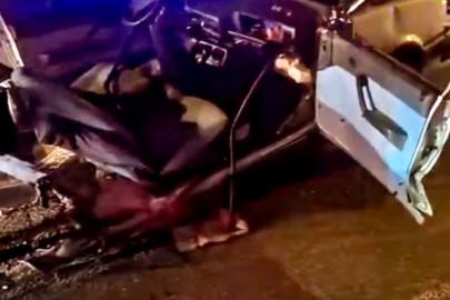 FIAT TOFAŞ otomobil kazada ikiye bölündü: 4 yaralı