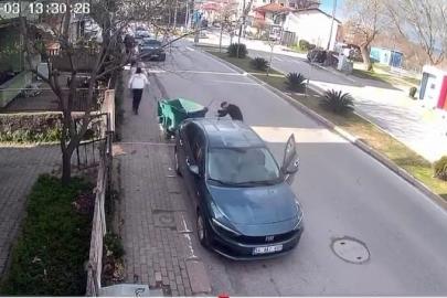 Fırtınanın savurduğu çöp konteyneri park halindeki araca çarptı