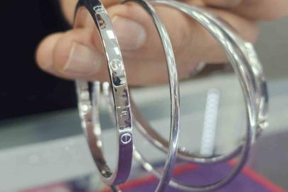 Fiyatlardaki artışlar, yatırım ve düğün takılarını değiştirdi: Altın bileziklerin yerini gümüş bilezikler alıyor