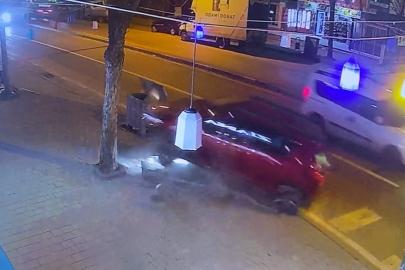 Fren yerine gaza bastı, 2 kişi yaralandı