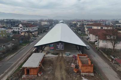 Fuar alanı ve tuhafiyeciler pazaryerinde yoğun tempo