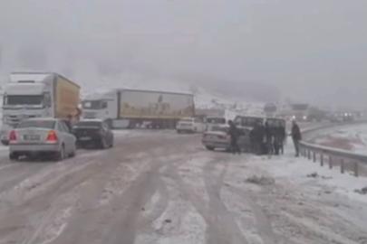 Gaziantep-Araban kara yolunda kar esareti: Çok sayıda araç mahsur kaldı