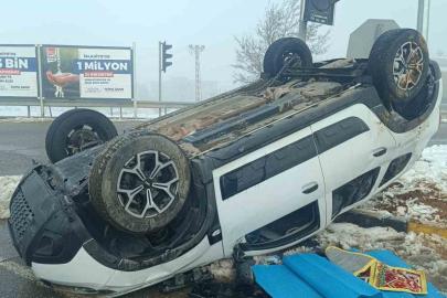 Gaziantep’te iki otomobil çarpıştı: 3 yaralı