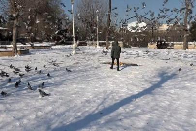 Gaziantep’te vatandaşlar kar ve güneşin tadını çıkardı