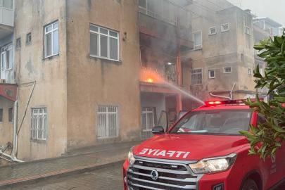 Gazipaşa’da üç katlı evin ikinci katında yangın çıktı