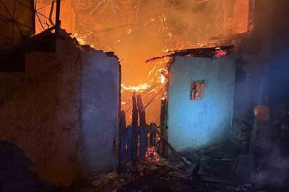 Gece yarısı çıkan yangında 1 ev kullanılamaz hale geldi