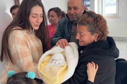 ‘Geçici Koruyucu Aile’ modelinin 100’üncü bebeği Ege Berk, Samsun’da koruyucu ailesiyle buluştu