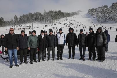 Gediz Murat Dağı Termal Kayak Merkezi’nde kar ve kayak keyfi