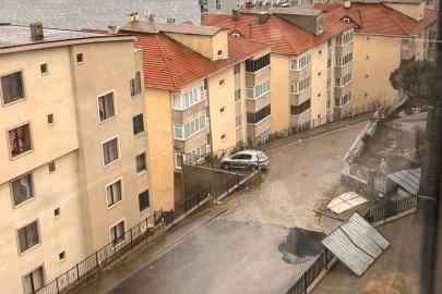Gemlik’te şiddetli lodos sebebiyle çatılar bir bir uçtu