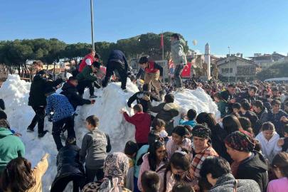 Germencik Belediyesi’nden karnelerini alan çocuklara "kar" sürprizi