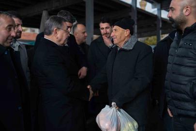 Gölbaşı Belediye Başkanı Odabaşı, semt pazarında esnaf ve vatandaşla buluştu