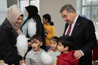 Gölbaşı Belediyesi çocuklarla şenlik alanında buluştu