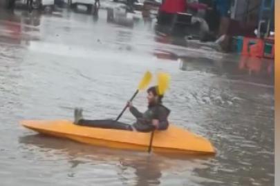 Gölde değil sokakta kano keyfi