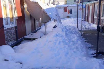 Gölgelikler kar ağırlığına dayanamadı