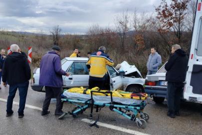 Gönen’de iki otomobil çarpıştı: 6 yaralı