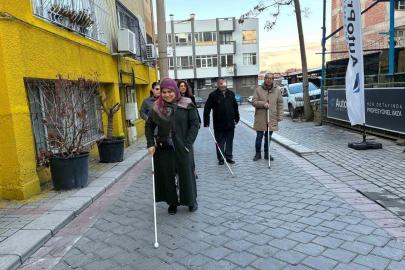 Görme engelli bireyler bu kursta hem sosyalleşiyor hem de günlük hayatlarını kolaylaştırıyor