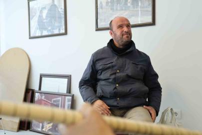 Gözleri görmüyor, hayata müzikle tutunuyor