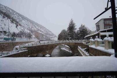 Gümüşhane kente merkezinde kar kalınlığı 30 santimetreye ulaştı